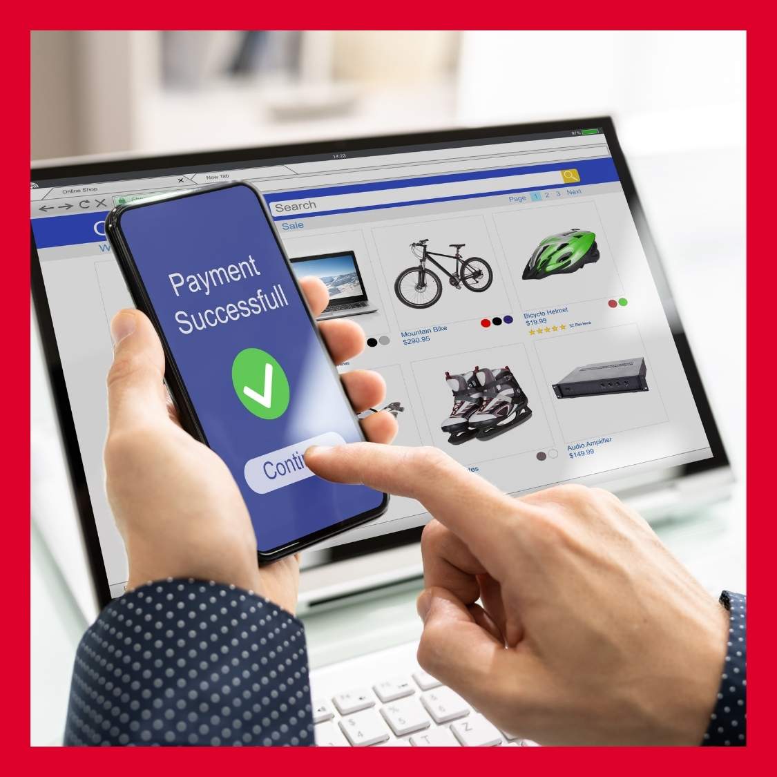 immagine di un cellulare che effettua un ordine e-commerce andato a buon fine, con lo sfondo un pc.